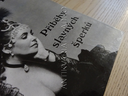 DARY VYVOLENÝCH, PŘÍBĚHY SLAVNÝCH ŠPERKŮ, MARCELA TITZLOVÁ, **an