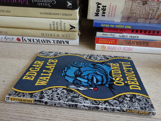 OSUDNÉ DĚDICTVÍ, EDGAR WALLACE, **an