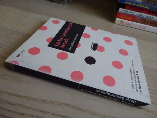DÍVKA V PUNTÍKOVÝCH ŠATECH, BERYL BAINBRIDGEOVÁ, **an