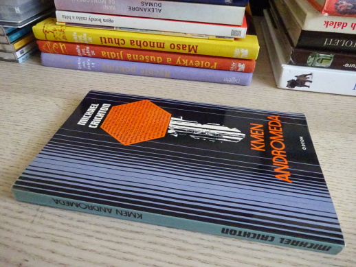 KMEN ANDROMEDA, MICHAEL CRICHTON, **an