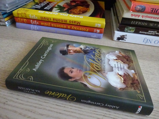 VALÉRIE, NÁVRAT NA PLANTÁŽE, ASHLEY CARRINGTON, **an