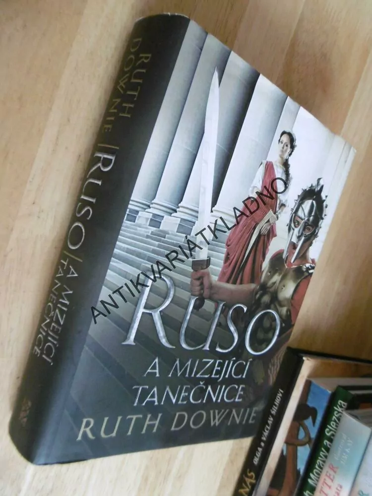 RUSO A MIZEJÍCÍ TANEČNICE, RUTH DOWNIE, **an