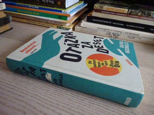 OTÁZKA ZA DESET, DAVID NICHOLLS, **an