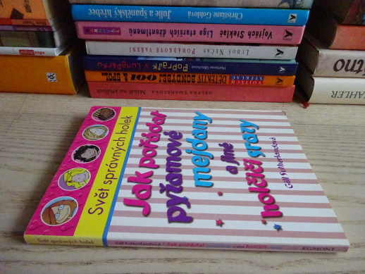 JAK POŘÁDAT PYŽAMOVÉ MEJDANY A JINÉ HOLČIČÍ SRAZY, GILL SUTHERLANDOVÁ, **an