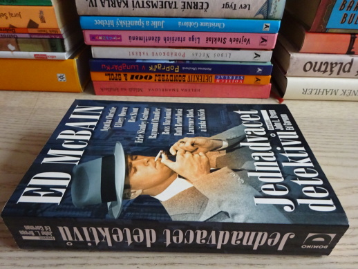 JEDNADVACET DETEKTIVŮ, ED MCBAIN, **an