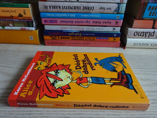 ALICE A... DÓÓÓST DOBRÁ RODINKA, KAREN MCCOMBIEOVÁ, **an