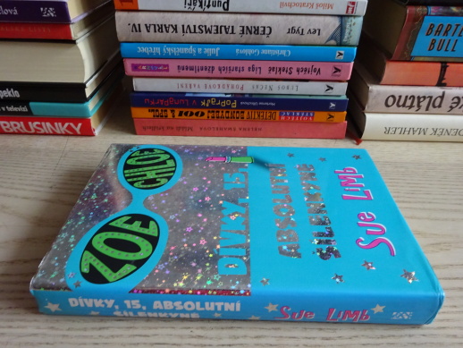 DÍVKY, 15, ABSOLUTNÍ ŠÍLENKYNĚ, SUE LIMB, **an
