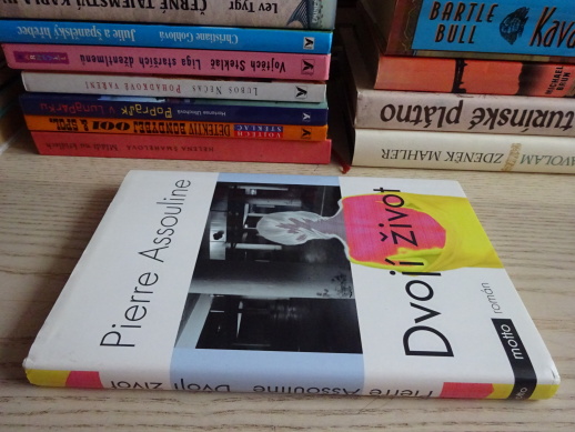 DVOJÍ ŽIVOT, PIERRE ASSOULINE, **an