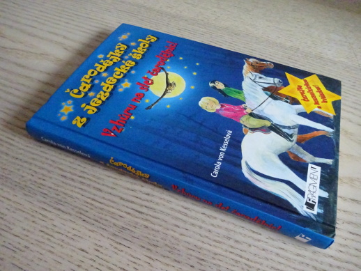 ČARODĚJKY Z JEZDECKÉ ŠKOLY, VZHŮRU NA SLET ČARODĚJNIC!, CAROLA VON KESSEL, **an