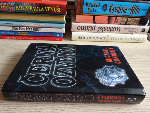 ČERNÁ OZVĚNA, MICHAEL CONNELLY, **an