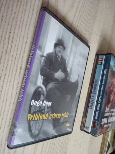 VELBLOUD UCHEM JEHLY, DVD FILM