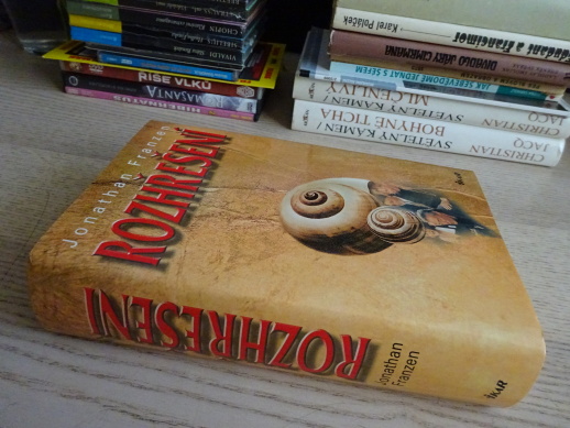 ROZHŘEŠENÍ, JONATHAN FRANZEN, **an