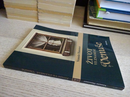 ŽIVOT VE ZNAMENÍ VENUŠE, VENUŠE HAUSNER, AUTOGRAM, **an