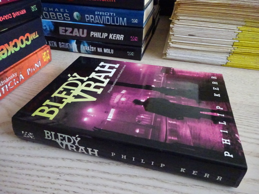 BLEDÝ VRAH, PHILIP KERR, **an