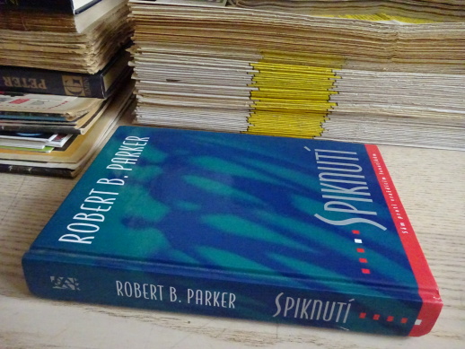 SPIKNUTÍ, ROBERT B. PARKER, **an