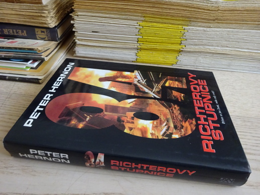 8,4 RICHTEROVY STUPNICE, PETER HERNON, **an