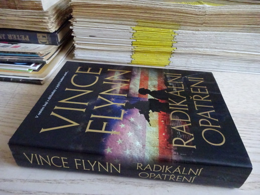 RADIKÁLNÍ OPATŘENÍ, VINCE FLYNN, **an