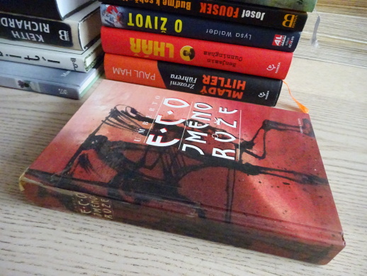 JMÉNO RŮŽE, UMBERTO ECO, **an