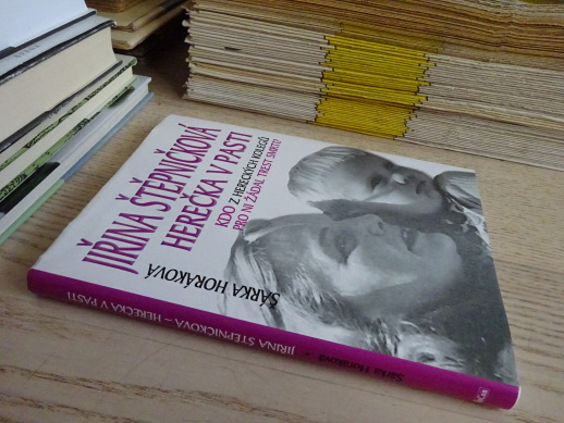 JIŘINA ŠTĚPNIČKOVÁ, HEREČKA V PASTI, ŠÁRKA HORÁKOVÁ, **an