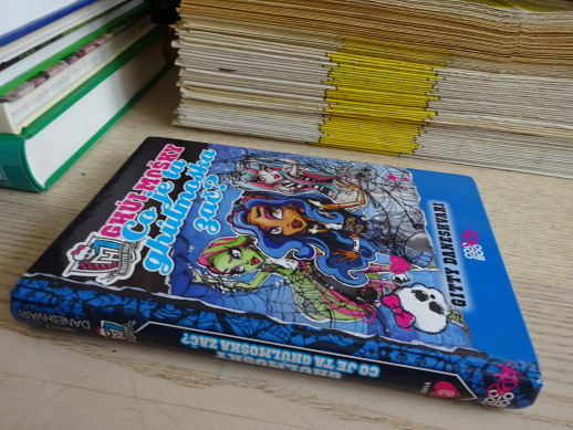 MONSTER HIGH, GHÚLMOŠKY, CO JE TA GHÚLMOŠKA ZAČ?, GITTY DANESHVARI, **an