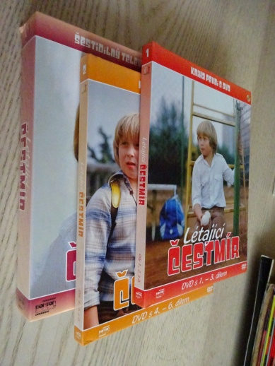 LÉTAJÍCÍ ČESTMÍR, 6 DÍLŮ, 2X DVD FILM + KNIHA