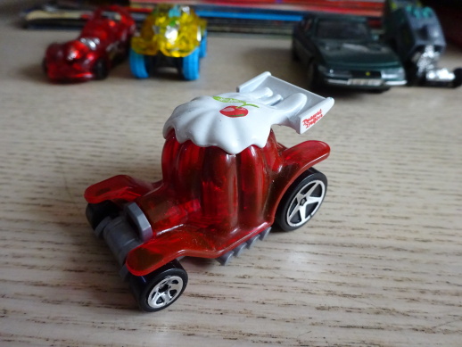 AUTÍČKO, HRAČKA, DESSERT DRIFTER HKG24, MATTEL