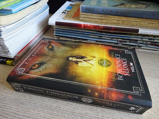 BOJOVNICE SLUNCE, P. C. CASTOVÁ, **an