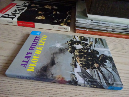 DLOUHÉ LÉTO, ALAN WHITE, **an