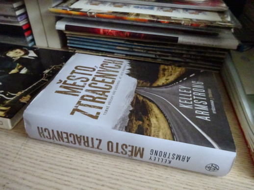 MĚSTO ZTRACENÝCH, KELLEY ARMSTRONG, **an