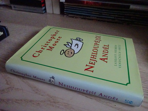 NEJHLOUPĚJŠÍ ANDĚL, CHRISTOPHER MOORE, **an