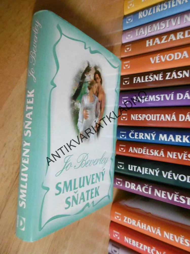 SMLUVENÝ SŇATEK, JO BEVERLEY