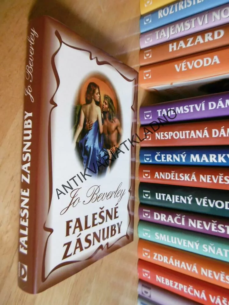 FALEŠNÉ ZÁSNUBY, JO BEVERLEY