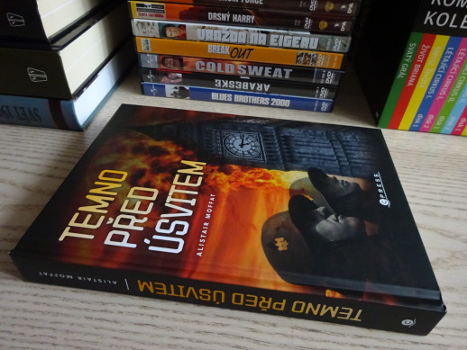 TEMNO PŘED ÚSVITEM, ALISTAIR MOFFAT, **an