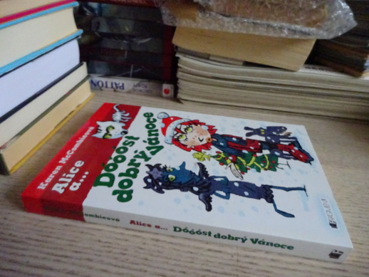 ALICE A... DÓÓÓST DOBRÝ VÁNOCE, KAREN MCCOMBIEOVÁ, **an