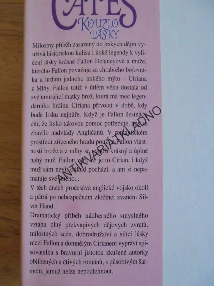 KOUZLO LÁSKY, KIMBERLY CATES, **an