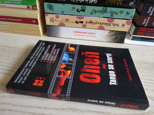 OHEŇ ANEB TANGO SE SMRTÍ, SEBASTIAN JUNGER, **an