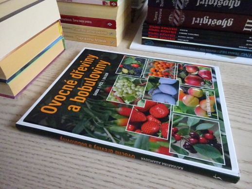 OVOCNÉ DŘEVINY A BOBULOVINY, KATHARINA ADAMSOVÁ, **an