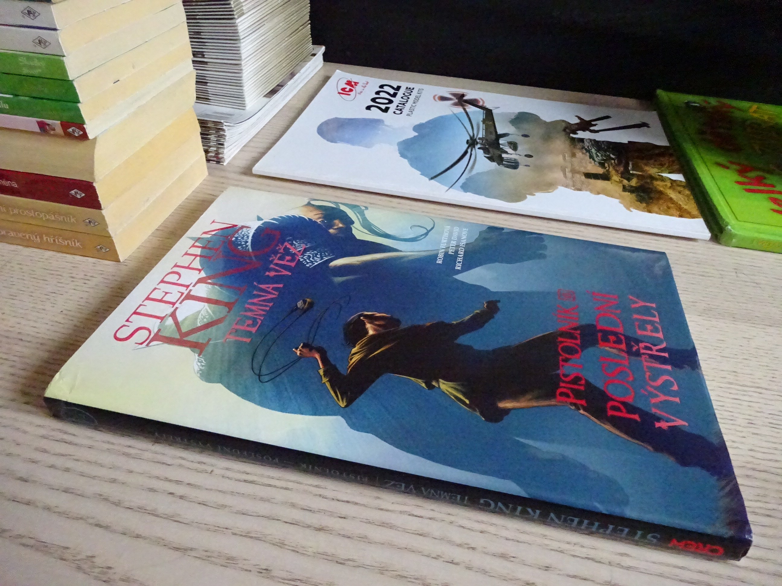 TEMNÁ VĚŽ, PISTOLNÍK, POSLEDNÍ VÝSTŘELY, STEPHEN KING, **an