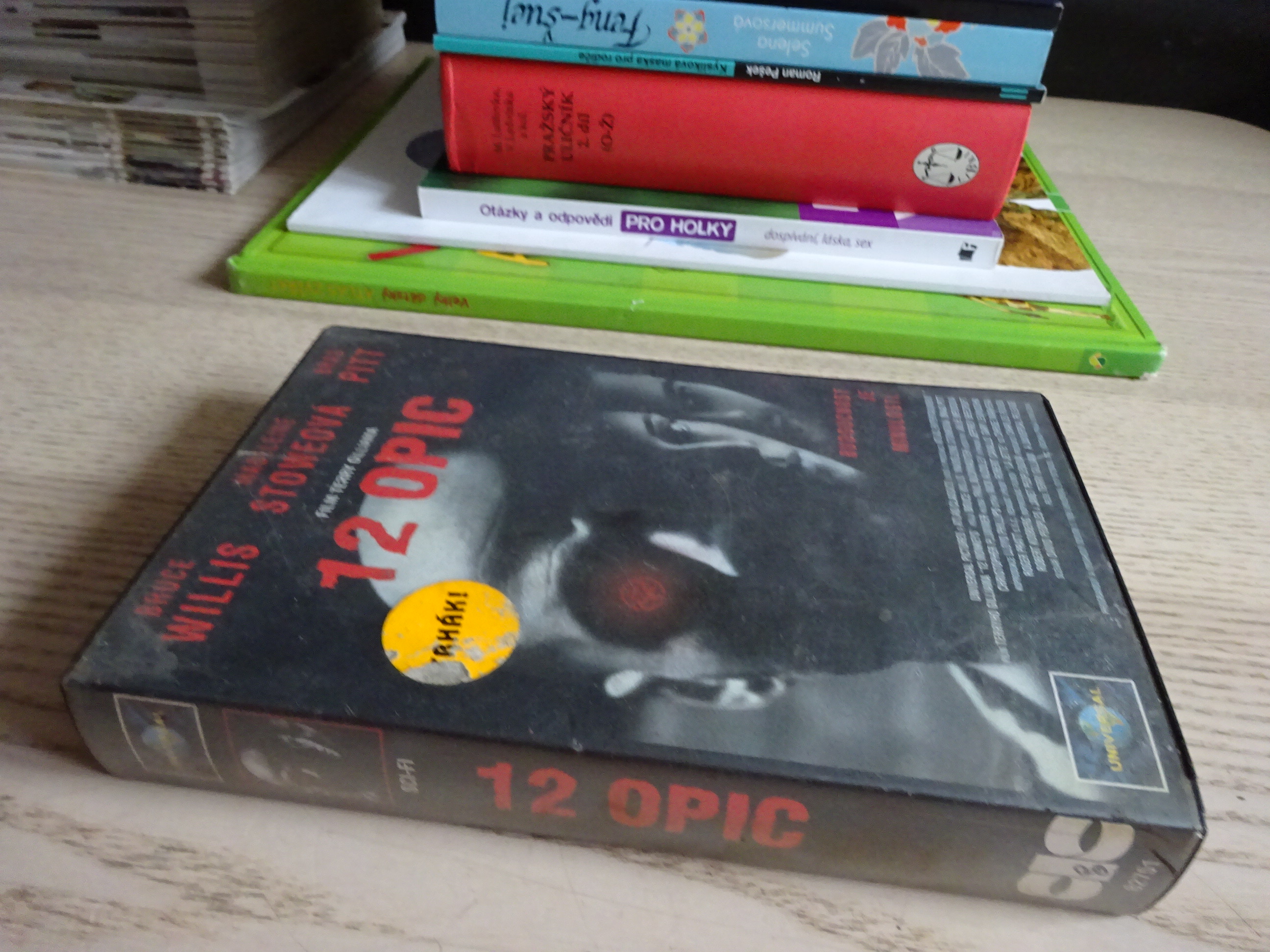 12 OPIC, VHS VIDEOKAZETA