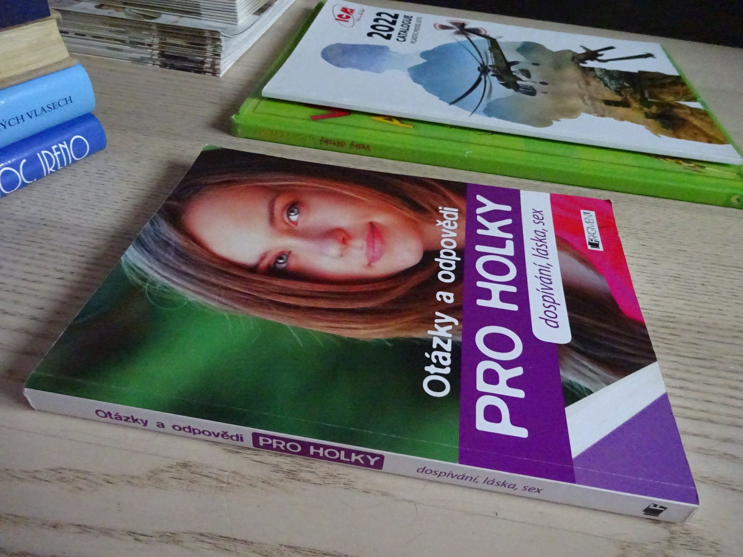 OTÁZKY A ODPOVĚDI PRO HOLKY, **an