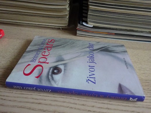 ŽIVOT JAKO DAR, BRITNEY A LYNNE SPEARS, **an