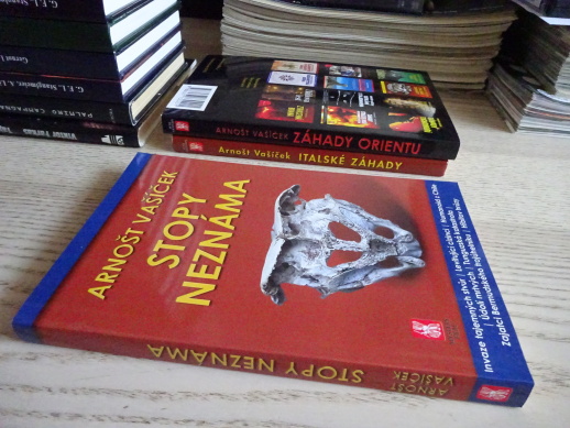 STOPY NEZNÁMA, ARNOŠT VAŠÍČEK, **an