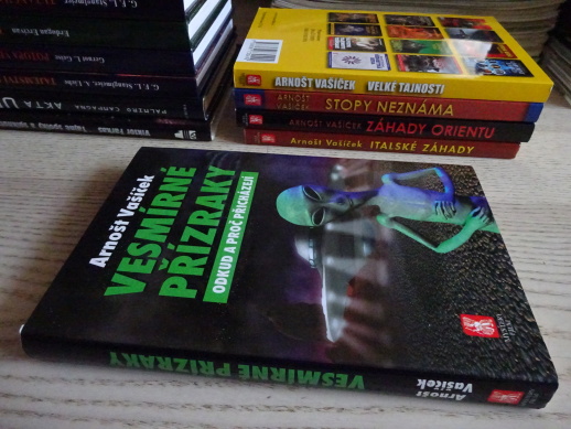 VESMÍRNÉ PŘÍZRAKY, ODKUD A PROČ PŘÍCHÁZEJÍ, ARNOŠT VAŠÍČEK, **an