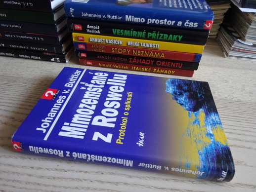 MIMOZEMŠŤANÉ Z ROSWELLU, JOHANNES VON BUTTLAR, **an
