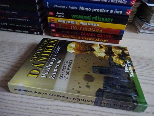 POZDRAVY Z DOBY KAMENNÉ, ERICH VON DÄNIKEN, **an