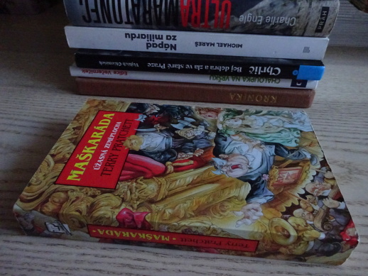 MAŠKARÁDA, ÚŽASNÁ ZEMĚPLOCHA, TERRY PRATCHETT, **an