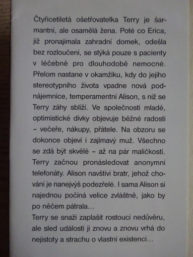 ŠEPOTY A LŽI, JOY FIELDINGOVÁ, **an