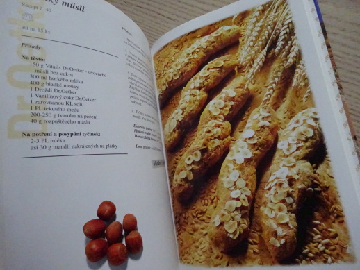 PEČEME S LÁSKOU, DR. OETKER, 52 ORIGINÁLNÍCH RECEPTŮ, **an
