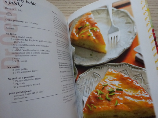 PEČEME S LÁSKOU 5, DR. OETKER, 52 ORIGINÁLNÍCH RECEPTŮ S OVOCEM, **an