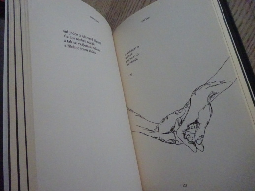 MLÉKO A MED, RUPI KAUR, **an